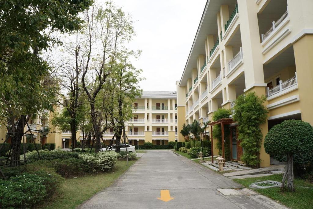 The One Residence Hotel Bangkok Ngoại thất bức ảnh
