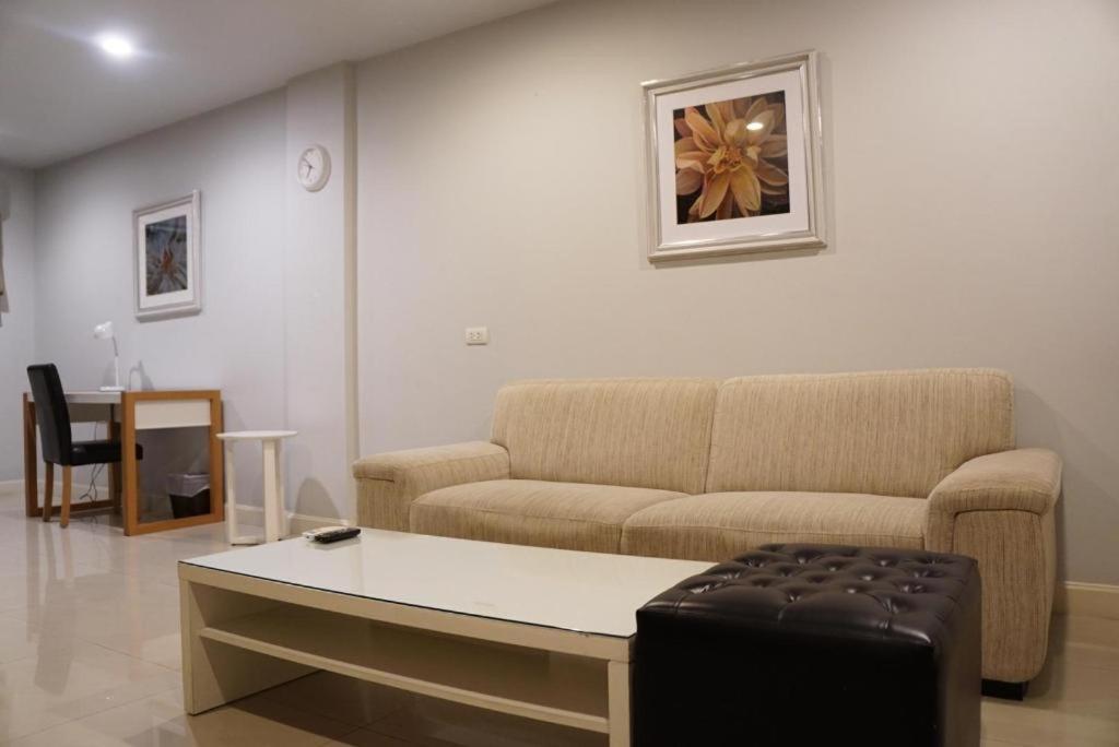 The One Residence Hotel Bangkok Ngoại thất bức ảnh